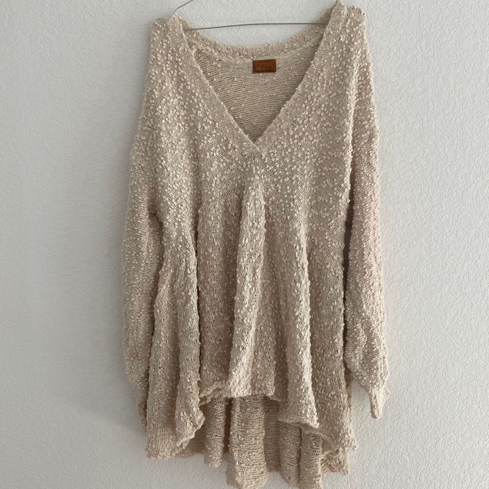 FLOWY KNIT VNECK SWEATER